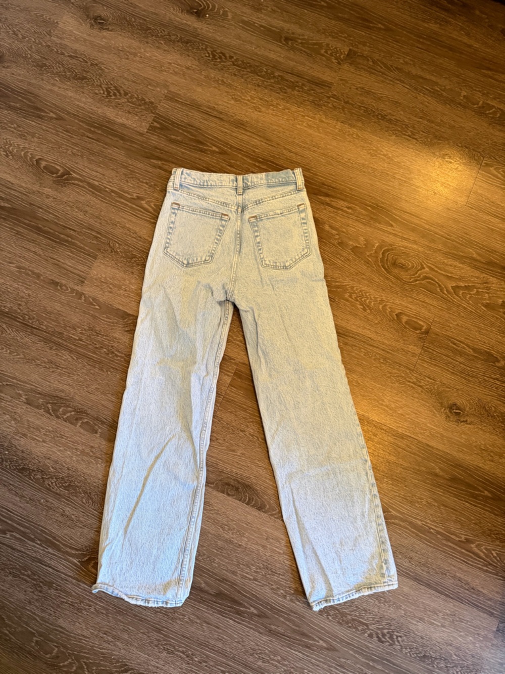 Abercrombie & Fitch Women's High Rise 90s Relaxed Jeans in Light- Size 28 - Picture 3 of 4